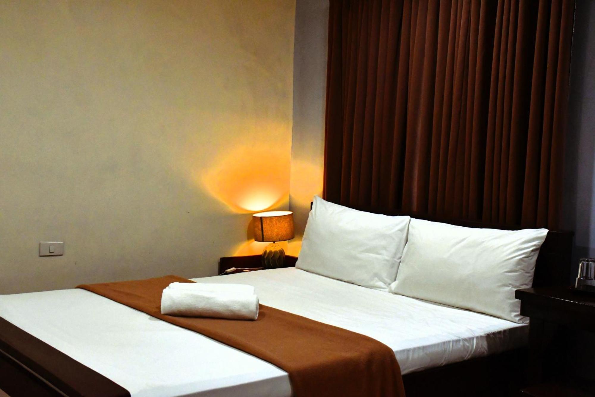 Arzo Hotel Makati San Pedro Makati Exterior foto